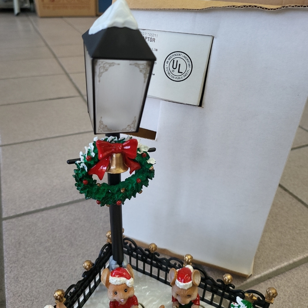 Vintage 1996 Maisto Kris Kringle's Chorus Musical Christmas Decoration - Picture 3 of 7